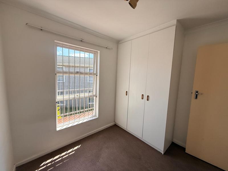 2 Bedroom Property for Sale in Oakglen Western Cape